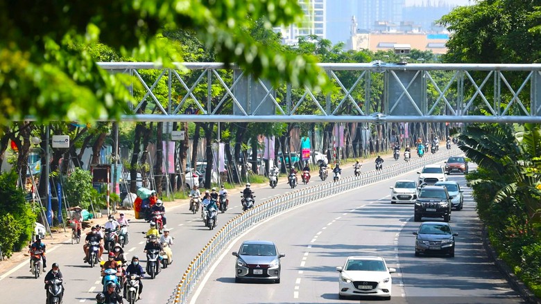 Ưu ti&ecirc;n l&agrave;n đường cho xe m&aacute;y, xe đạp tại đ&ocirc; thị đ&ocirc;ng d&acirc;n cư- Ảnh 1.