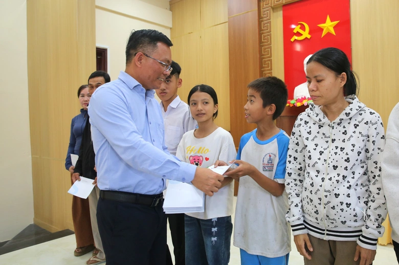 BSR tặng 100 suất qu&agrave; cho b&agrave; con x&atilde; Ba Gia, tỉnh Quảng Ng&atilde;i- Ảnh 2.
