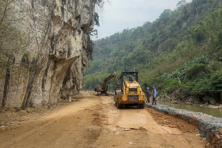 Gần 4.000 điểm sạt lở tr&ecirc;n c&aacute;c tuyến quốc lộ, tỉnh lộ ở Thanh H&oacute;a đ&atilde; được khắc phục- Ảnh 2.