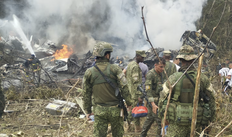 Rơi m&aacute;y bay qu&acirc;n sự Colombia, &iacute;t nhất 104 người thương vong - Ảnh 1.