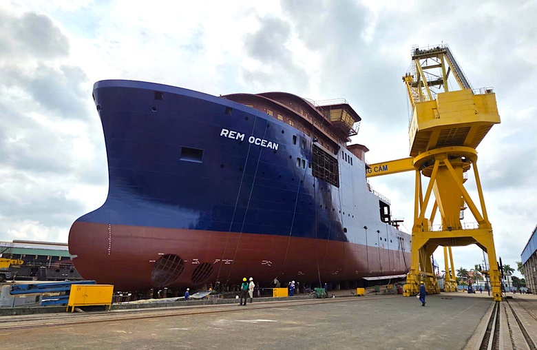 Đ&oacute;ng t&agrave;u S&ocirc;ng Cấm: Hạ thủy t&agrave;u năng lượng &ldquo;xanh&rdquo; hiện đại- Ảnh 1.