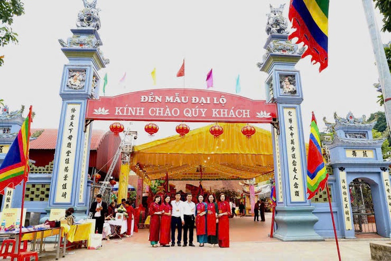 H&agrave; Nội: Cảnh s&aacute;t đường thủy bảo đảm giao th&ocirc;ng phục vụ lễ hội tr&ecirc;n s&ocirc;ng Hồng- Ảnh 2.