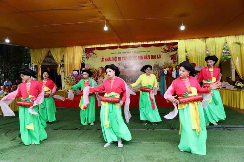 H&agrave; Nội: Cảnh s&aacute;t đường thủy bảo đảm giao th&ocirc;ng phục vụ lễ hội tr&ecirc;n s&ocirc;ng Hồng- Ảnh 3.