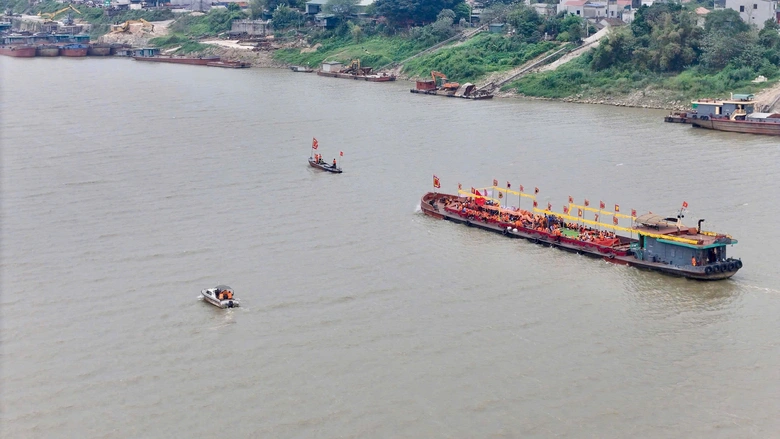 H&agrave; Nội: Cảnh s&aacute;t đường thủy bảo đảm giao th&ocirc;ng phục vụ lễ hội tr&ecirc;n s&ocirc;ng Hồng- Ảnh 9.
