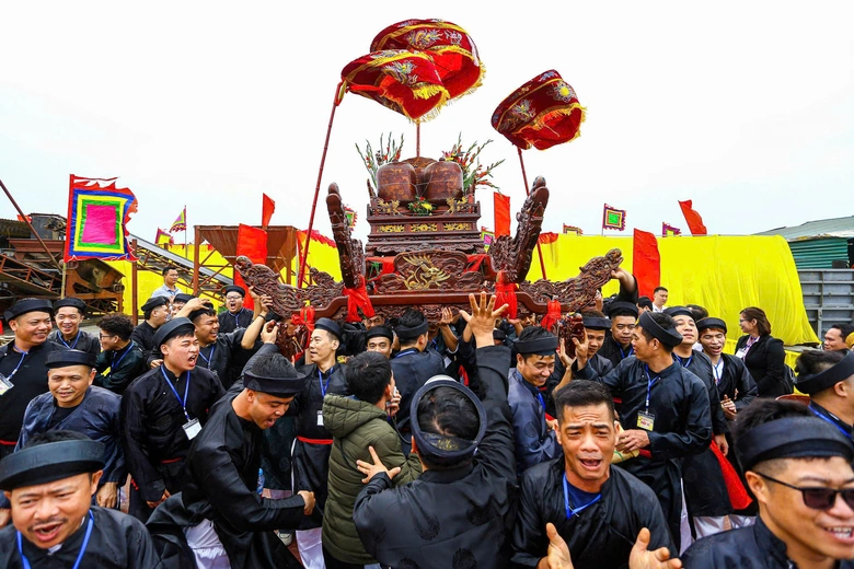 H&agrave; Nội: Cảnh s&aacute;t đường thủy bảo đảm giao th&ocirc;ng phục vụ lễ hội tr&ecirc;n s&ocirc;ng Hồng- Ảnh 12.