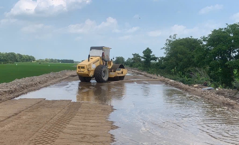 Đồng Th&aacute;p: Thiếu vật liệu, tuyến đường hơn 2.100 tỷ đồng nguy cơ lỡ hẹn th&ocirc;ng xe- Ảnh 4.