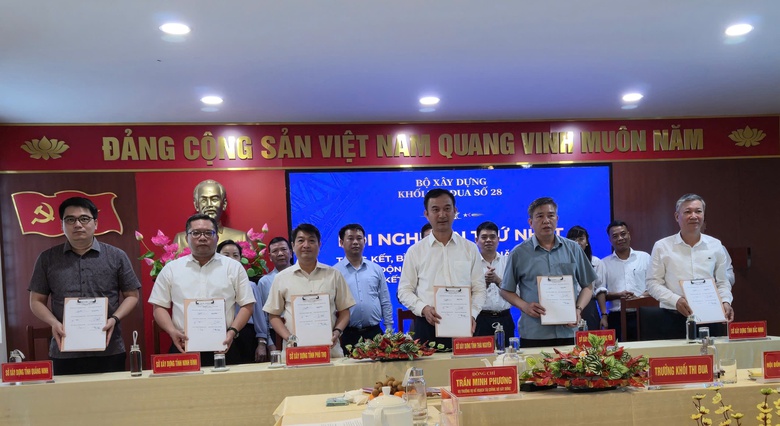 Đổi mới thi đua theo v&ugrave;ng, n&acirc;ng tầm quản l&yacute; ng&agrave;nh X&acirc;y dựng- Ảnh 5.