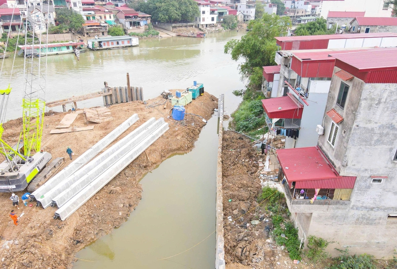 Bờ k&egrave; trăm tỷ đồng chống sạt lở đ&ecirc; hữu Cầu chạy đua trước m&ugrave;a lũ- Ảnh 15.