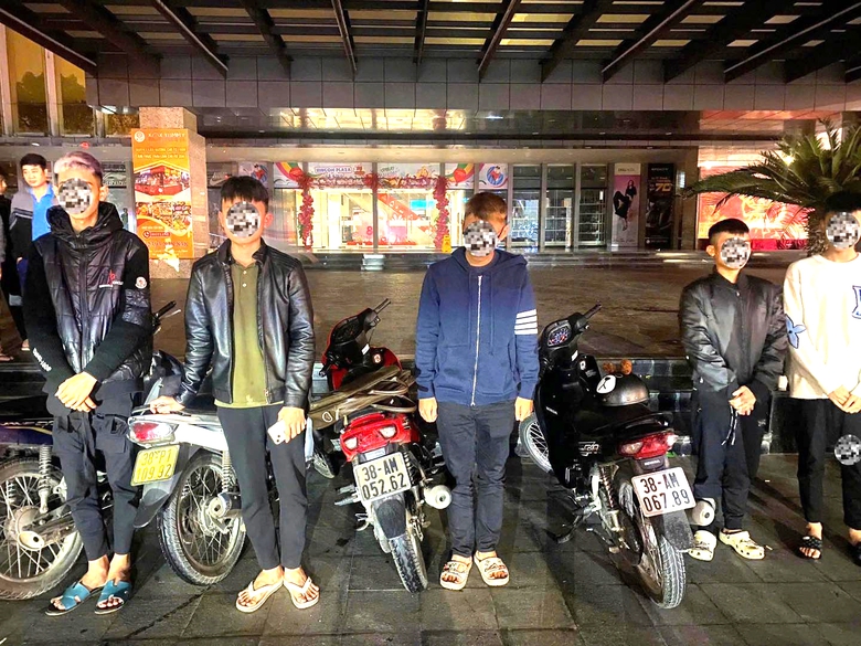 Hà Tĩnh: Ngăn chặn sớm các nhóm thanh thiếu niên tụ tập gây rối an ninh trật tự- Ảnh 2. Hà Tĩnh: Ngăn chặn sớm các nhóm thanh thiếu niên tụ tập gây rối an ninh trật tự- Ảnh 2.