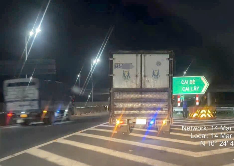 CSGT h&oacute;a trang ghi h&igrave;nh tr&ecirc;n cao tốc, hơn 100 &ocirc; t&ocirc; chạy qu&aacute; tốc độ bị phạt nguội- Ảnh 2.