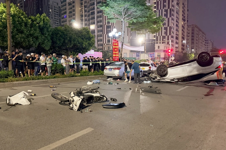 H&agrave; Nội: Danh t&iacute;nh t&agrave;i xế &ocirc; t&ocirc; Lexus t&ocirc;ng h&agrave;ng loạt xe ở Trung K&iacute;nh, hai người bị thương- Ảnh 1.