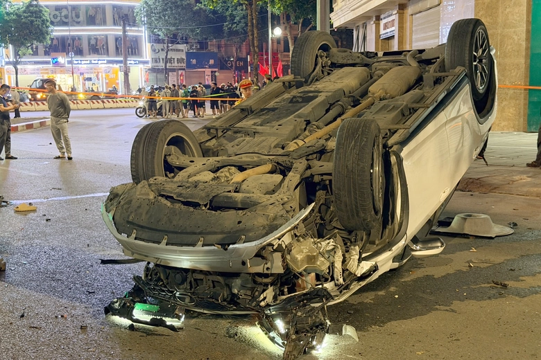 H&agrave; Nội: Danh t&iacute;nh t&agrave;i xế &ocirc; t&ocirc; Lexus t&ocirc;ng h&agrave;ng loạt xe ở Trung K&iacute;nh, hai người bị thương- Ảnh 2.