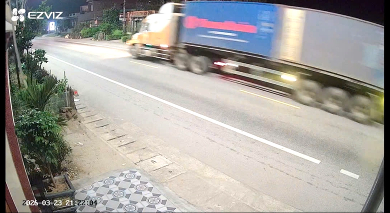 Truy vết, bắt giữ tài xế xe đầu kéo gây tai nạn chết người rồi bỏ trốn- Ảnh 2. Truy vết, bắt giữ tài xế xe đầu kéo gây tai nạn chết người rồi bỏ trốn- Ảnh 2.