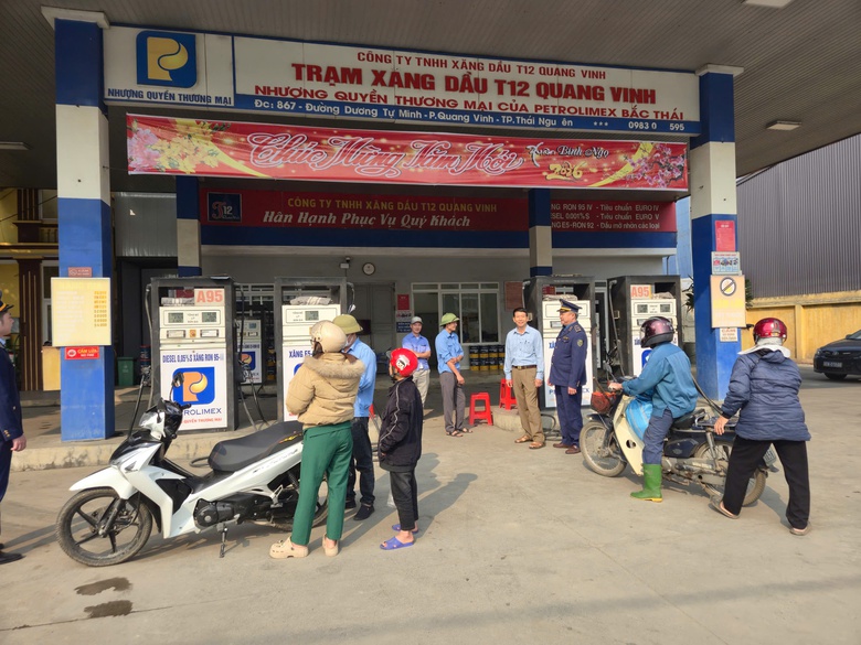 Biến động giá xăng dầu: Nhà thầu xây dựng “gồng mình” giữ tiến độ thi công- Ảnh 7. Biến động giá xăng dầu: Nhà thầu xây dựng “gồng mình” giữ tiến độ thi công- Ảnh 7.