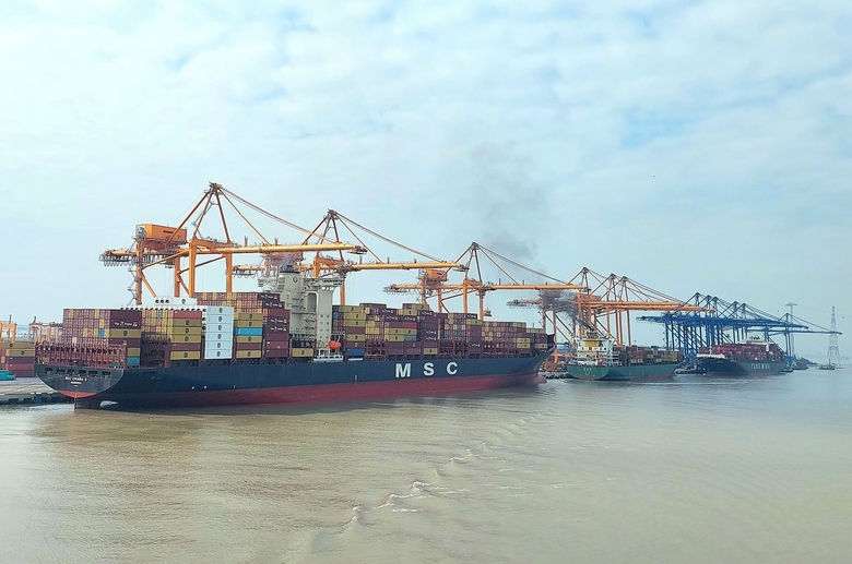 H&agrave;ng lỏng qua cảng biển Hải Ph&ograve;ng giảm, nhiều h&atilde;ng t&agrave;u lớn thu th&ecirc;m phụ ph&iacute;- Ảnh 1.