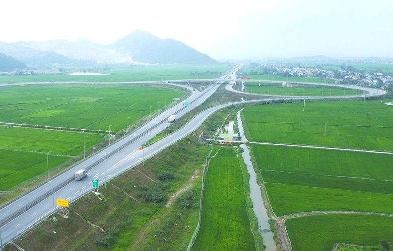 Sẵn sàng các điều kiện khởi công cao tốc Vinh - Thanh Thủy vào 30/4- Ảnh 3. Sẵn sàng các điều kiện khởi công cao tốc Vinh - Thanh Thủy vào 30/4- Ảnh 3.