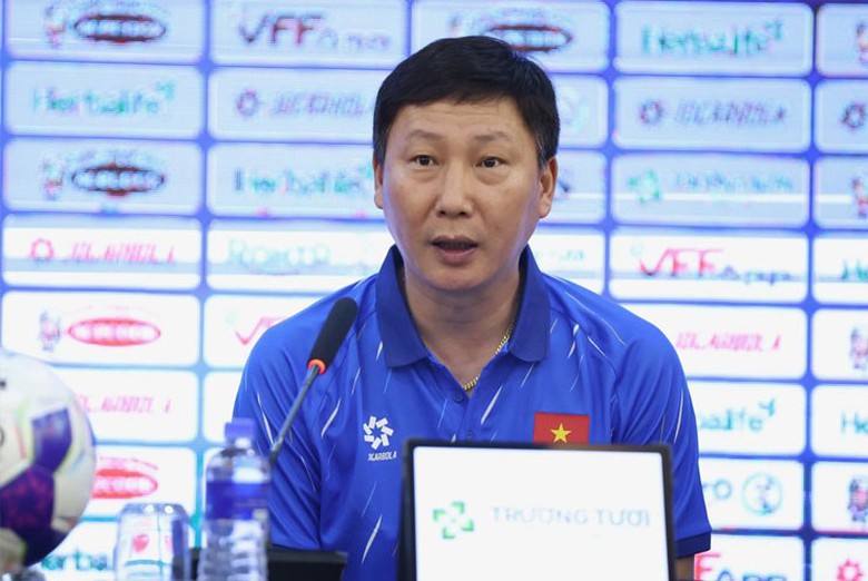 HLV Kim Sang-sik tiết lộ c&aacute;ch sử dụng Xu&acirc;n Son v&agrave; Ho&agrave;ng H&ecirc;n ở tuyển Việt Nam- Ảnh 1.