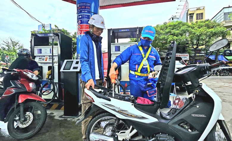 Kiến nghị n&acirc;ng chi ph&iacute; kinh doanh định mức xăng E10 cao hơn xăng kho&aacute;ng- Ảnh 1.