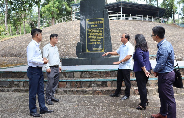 Lãnh đạo Đồng Nai kiểm tra hai di tích quốc gia, yêu cầu quy hoạch, tu bổ sớm- Ảnh 1. Lãnh đạo Đồng Nai kiểm tra hai di tích quốc gia, yêu cầu quy hoạch, tu bổ sớm- Ảnh 1.