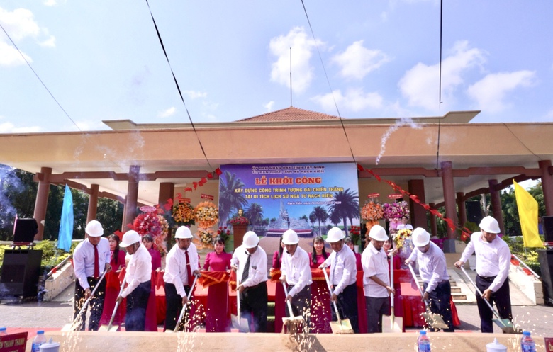 Khởi c&ocirc;ng Tượng đ&agrave;i Chiến thắng tại di t&iacute;ch Ng&atilde; tư Rạch Kiến, tổng vốn 44 tỷ đồng- Ảnh 1.