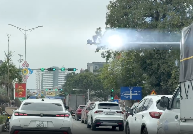 CSGT Thanh Hóa giải thích hiện tượng camera AI phát sáng- Ảnh 1. CSGT Thanh Hóa giải thích hiện tượng camera AI phát sáng- Ảnh 1.