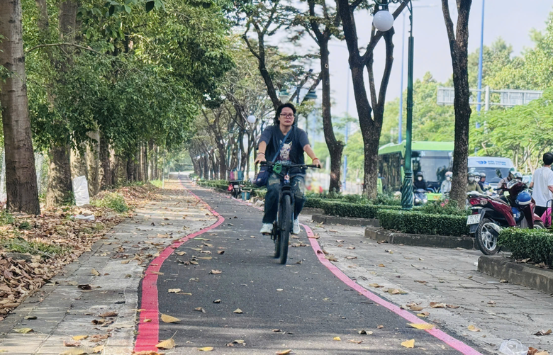 TP.HCM tính mở rộng làn xe đạp trên đường Mai Chí Thọ- Ảnh 1. TP.HCM tính mở rộng làn xe đạp trên đường Mai Chí Thọ- Ảnh 1.