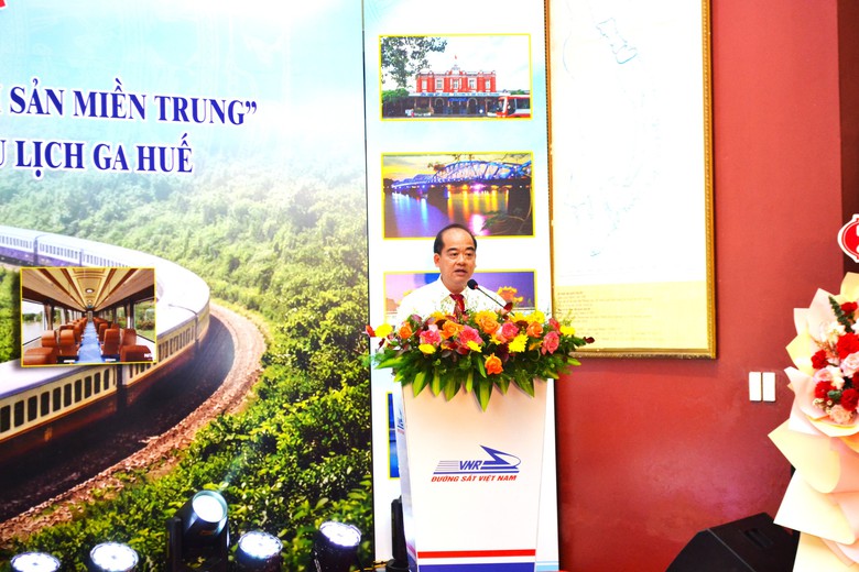 Ga Huế th&agrave;nh điểm du lịch, đo&agrave;n t&agrave;u kết nối di sản miền Trung nổi sắc t&iacute;m- Ảnh 1.