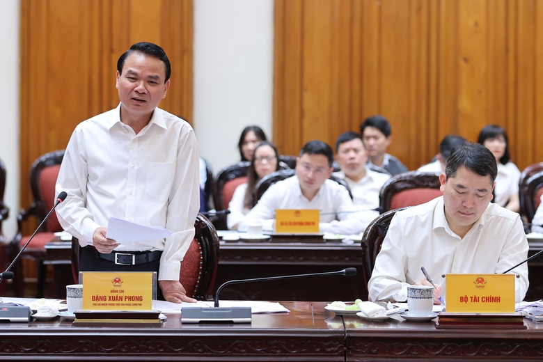 Thủ tướng: Kh&ocirc;ng để thiếu nguồn cung xăng dầu, khẩn trương x&acirc;y dựng kho dự trữ chiến lược- Ảnh 5.