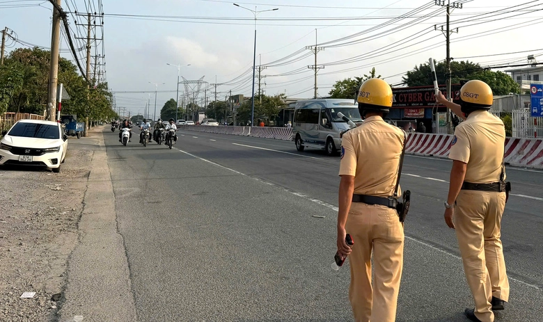 TP.HCM: Tăng cường xử l&yacute; vi phạm giao th&ocirc;ng, k&eacute;o giảm tai nạn tr&ecirc;n quốc lộ 13- Ảnh 2.