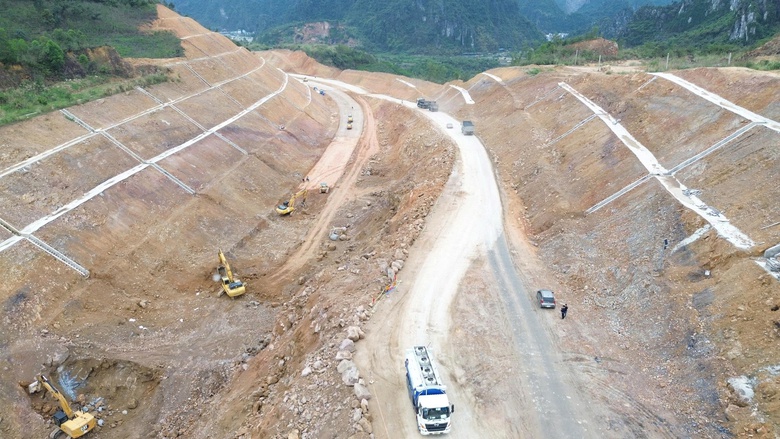 Dự &aacute;n n&acirc;ng cấp QL279 qua Quảng Ninh: Tăng tốc thi c&ocirc;ng, th&ocirc;ng tuyến trong th&aacute;ng 6- Ảnh 2.