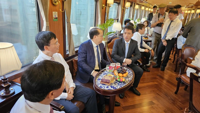 Ga Huế th&agrave;nh điểm du lịch, đo&agrave;n t&agrave;u kết nối di sản miền Trung nổi sắc t&iacute;m- Ảnh 2.