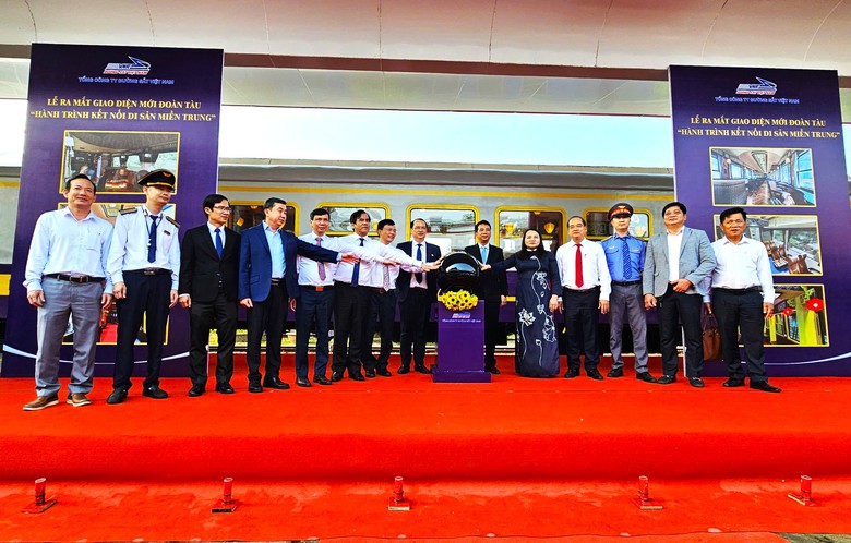 Ga Huế th&agrave;nh điểm du lịch, đo&agrave;n t&agrave;u kết nối di sản miền Trung nổi sắc t&iacute;m- Ảnh 3.