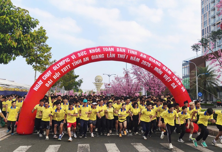 An Giang: 40.000 người chạy đồng hành hưởng ứng Ngày chạy Olympic vì sức khỏe toàn dân- Ảnh 1. An Giang: 40.000 người chạy đồng hành hưởng ứng Ngày chạy Olympic vì sức khỏe toàn dân- Ảnh 1.