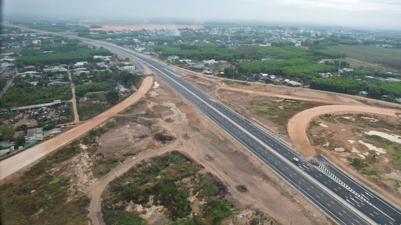 Cao tốc Biên Hòa - Vũng Tàu: Còn nhiều vướng mắc trước hẹn thông xe tạm 31/3- Ảnh 4. Cao tốc Biên Hòa - Vũng Tàu: Còn nhiều vướng mắc trước hẹn thông xe tạm 31/3- Ảnh 4.