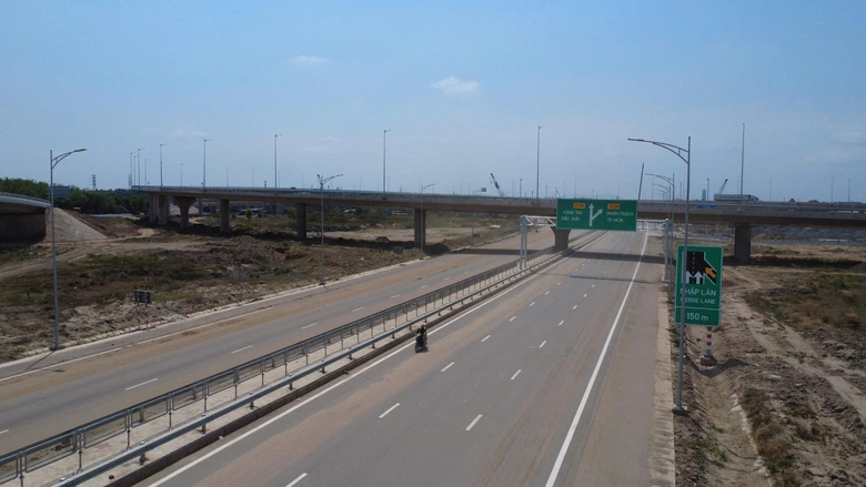 Cao tốc Biên Hòa - Vũng Tàu: Còn nhiều vướng mắc trước hẹn thông xe tạm 31/3- Ảnh 5. Cao tốc Biên Hòa - Vũng Tàu: Còn nhiều vướng mắc trước hẹn thông xe tạm 31/3- Ảnh 5.