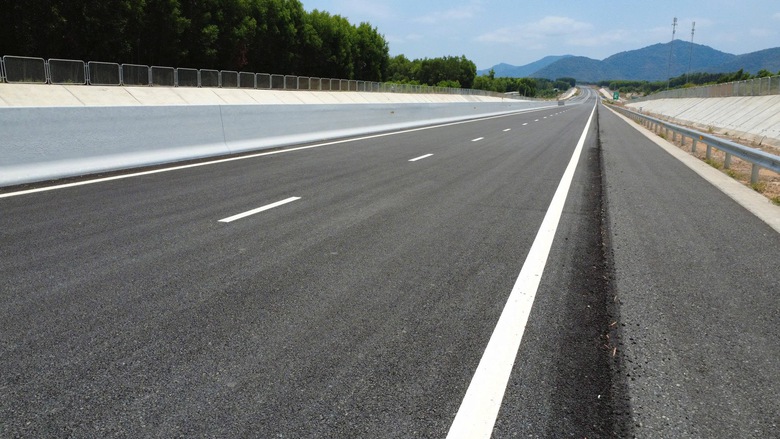 Cao tốc Biên Hòa - Vũng Tàu: Còn nhiều vướng mắc trước hẹn thông xe tạm 31/3- Ảnh 2. Cao tốc Biên Hòa - Vũng Tàu: Còn nhiều vướng mắc trước hẹn thông xe tạm 31/3- Ảnh 2.