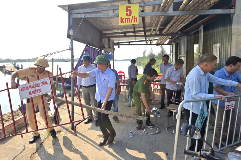 Quảng Trị: Mở lại cầu phao Triệu Độ, yêu cầu chủ đầu tư khắc phục một số hạn chế- Ảnh 3. Quảng Trị: Mở lại cầu phao Triệu Độ, yêu cầu chủ đầu tư khắc phục một số hạn chế- Ảnh 3.