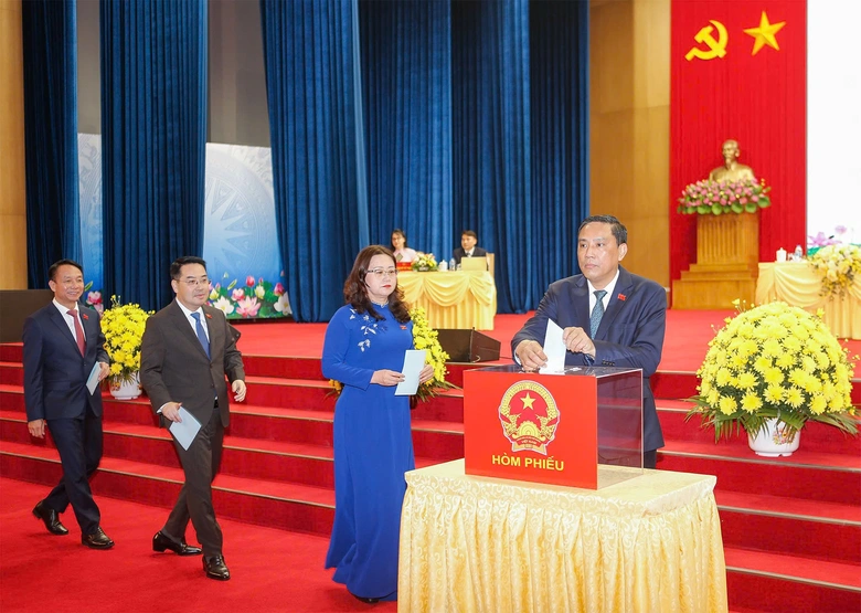 &Ocirc;ng Ho&agrave;ng Giang được bầu giữ chức Chủ tịch HĐND tỉnh L&agrave;o Cai- Ảnh 1.