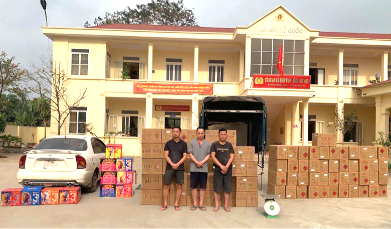 Ph&uacute; Thọ: Khởi tố 6 bị can vận chuyển, bu&ocirc;n b&aacute;n gần 2 tấn ph&aacute;o nổ- Ảnh 1.