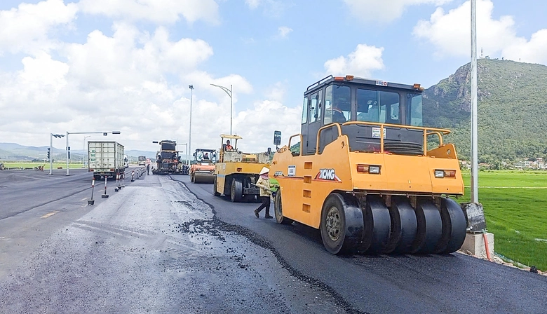 Bộ X&acirc;y dựng ấn định thời gian đưa cao tốc Ch&iacute; Thạnh - V&acirc;n Phong v&agrave;o khai th&aacute;c- Ảnh 1.