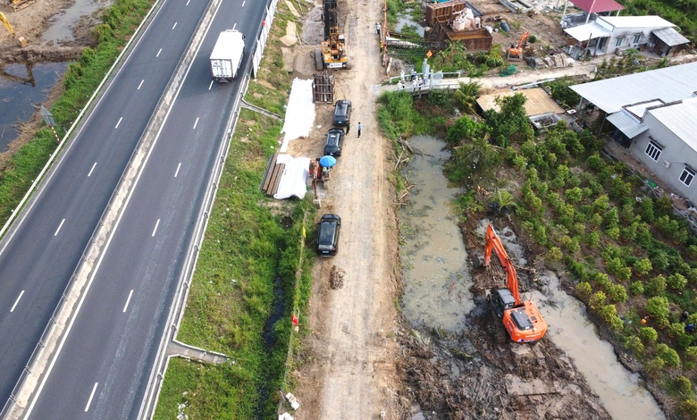 Gỡ khó vật liệu, mặt bằng, hoàn thiện cao tốc Mỹ Thuận - Cần Thơ đúng hẹn- Ảnh 1. Gỡ khó vật liệu, mặt bằng, hoàn thiện cao tốc Mỹ Thuận - Cần Thơ đúng hẹn- Ảnh 1.