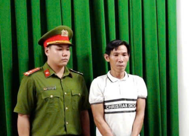 Bắt tạm giam 2 “cát tặc” trong vụ cán bộ công an hy sinh ở Khánh Hòa- Ảnh 1. Bắt tạm giam 2 “cát tặc” trong vụ cán bộ công an hy sinh ở Khánh Hòa- Ảnh 1.