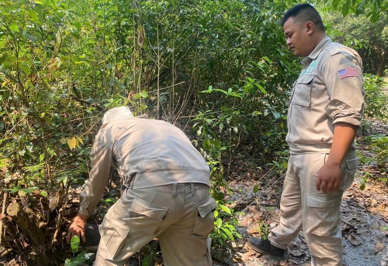 Huế: Ph&aacute;t hiện hai quả đạn ph&aacute;o s&oacute;t lại sau chiến tranh- Ảnh 2.