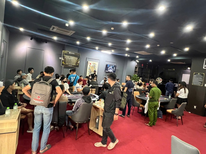 Bắt tạm giam đối tượng tổ chức giải đấu poker khi chưa được cấp ph&eacute;p- Ảnh 2.