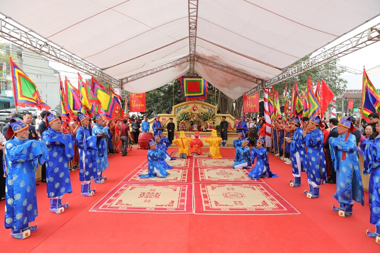 Độc đ&aacute;o lễ hội t&aacute;i hiện Vua H&ugrave;ng dạy d&acirc;n cấy l&uacute;a ở Ph&uacute; Thọ- Ảnh 1.