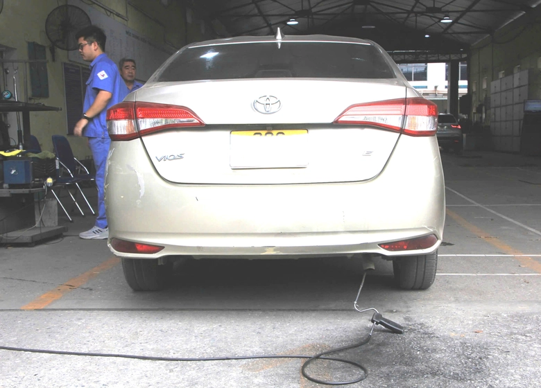 Cục Đăng kiểm n&oacute;i g&igrave; về việc chủ xe phải k&yacute; giấy cam kết kiểm định kh&iacute; thải &ocirc; t&ocirc;?- Ảnh 2.