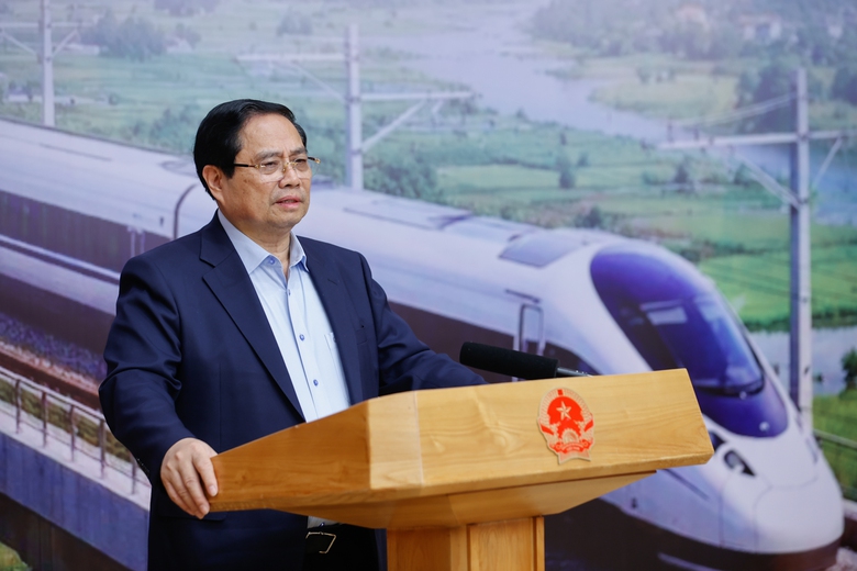 Thủ tướng: Tối ưu h&oacute;a hiệu quả c&aacute;c dự &aacute;n v&agrave; l&agrave;m chủ c&ocirc;ng nghệ đường sắt- Ảnh 6.