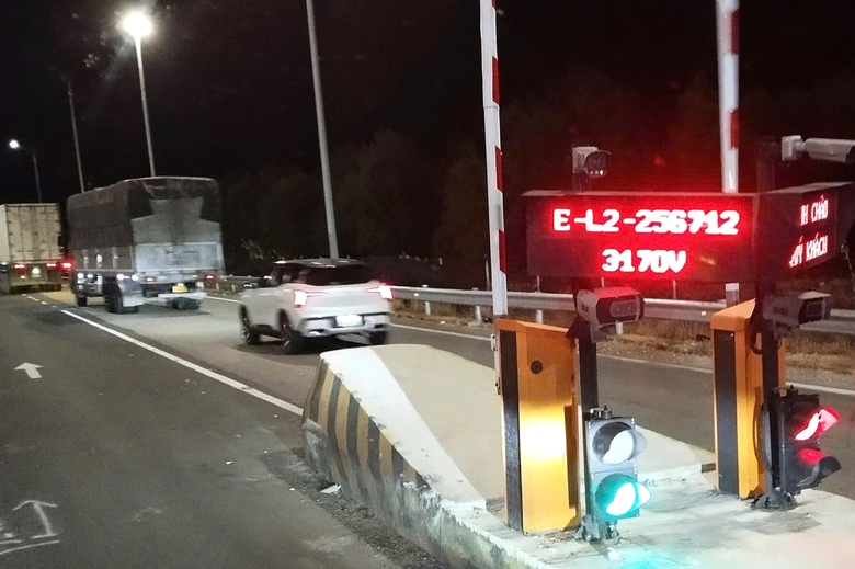 Ngày đầu thu phí hai cao tốc qua Lâm Đồng: Ghi nhận lỗi kỹ thuật, xử lý kịp thời- Ảnh 3. Ngày đầu thu phí hai cao tốc qua Lâm Đồng: Ghi nhận lỗi kỹ thuật, xử lý kịp thời- Ảnh 3.