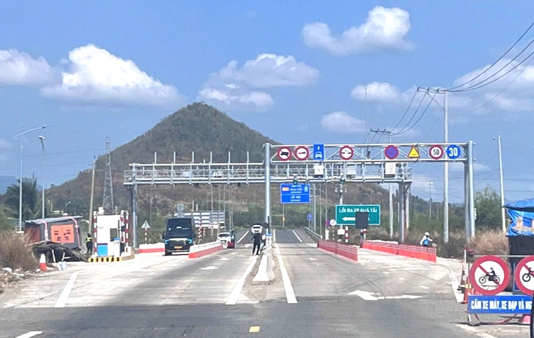 Ngày đầu thu phí hai cao tốc qua Lâm Đồng: Ghi nhận lỗi kỹ thuật, xử lý kịp thời- Ảnh 2. Ngày đầu thu phí hai cao tốc qua Lâm Đồng: Ghi nhận lỗi kỹ thuật, xử lý kịp thời- Ảnh 2.
