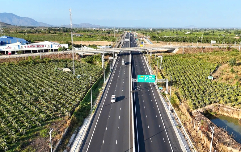 Ngày đầu thu phí hai cao tốc qua Lâm Đồng: Ghi nhận lỗi kỹ thuật, xử lý kịp thời- Ảnh 4. Ngày đầu thu phí hai cao tốc qua Lâm Đồng: Ghi nhận lỗi kỹ thuật, xử lý kịp thời- Ảnh 4.